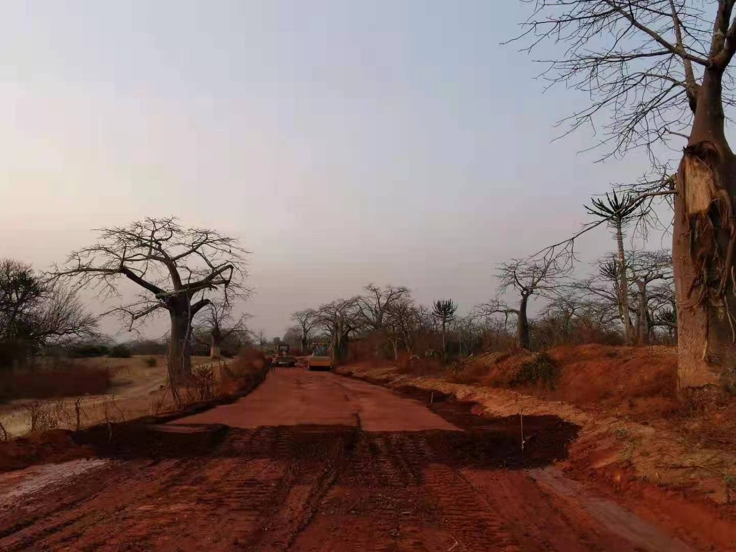 Terraplanagem / aplicação de solo emprestado compactado
